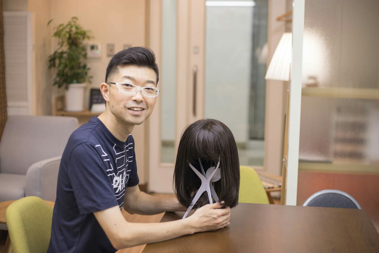 自分らしさを叶える「セミオーダー医療用ウィッグ」――既製品とフル